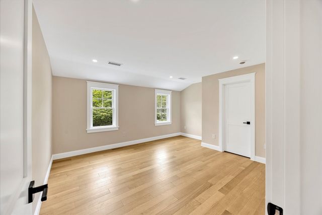 100 Spy Glass Hill Rd, Barnstable, MA 02630