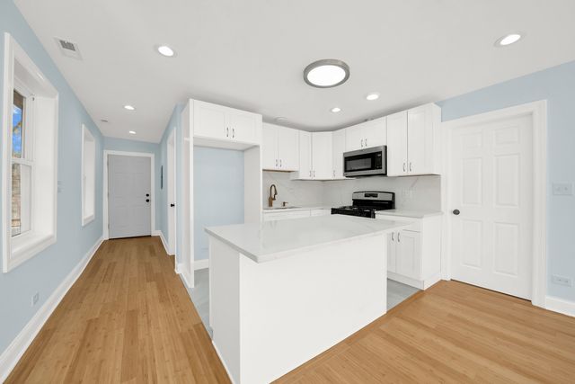 4702 W Ohio Street, Chicago, IL 60644