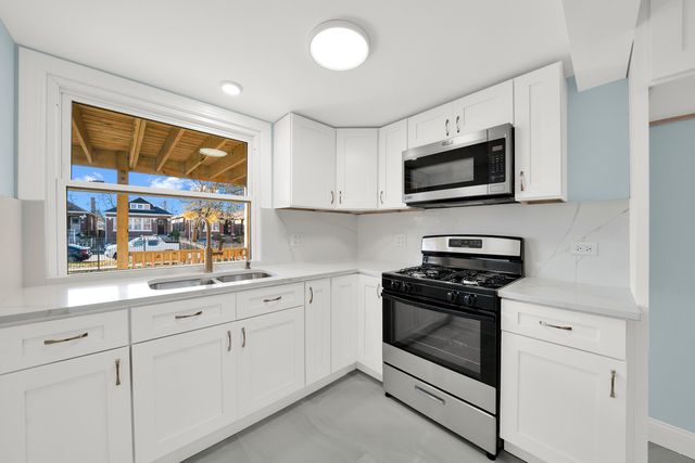 4702 W Ohio Street, Chicago, IL 60644