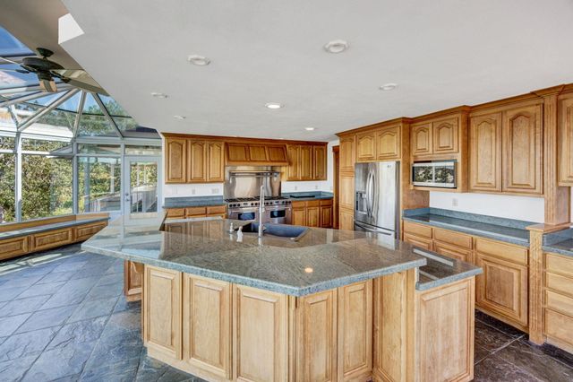 5311 Pioneer Road, Medford, OR 97501