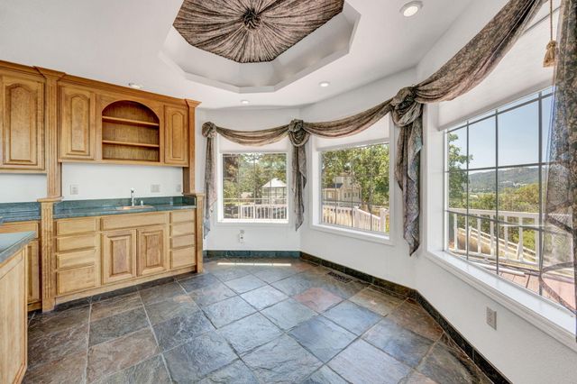 5311 Pioneer Road, Medford, OR 97501