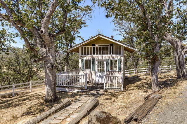 5311 Pioneer Road, Medford, OR 97501