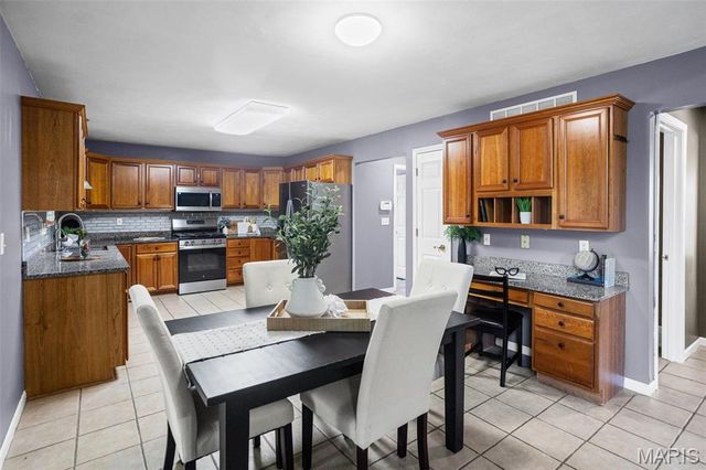 30 Brookshire Lane, Edwardsville, IL 62025