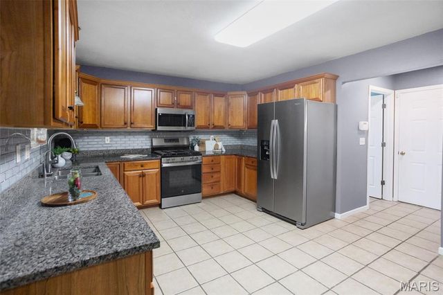 30 Brookshire Lane, Edwardsville, IL 62025