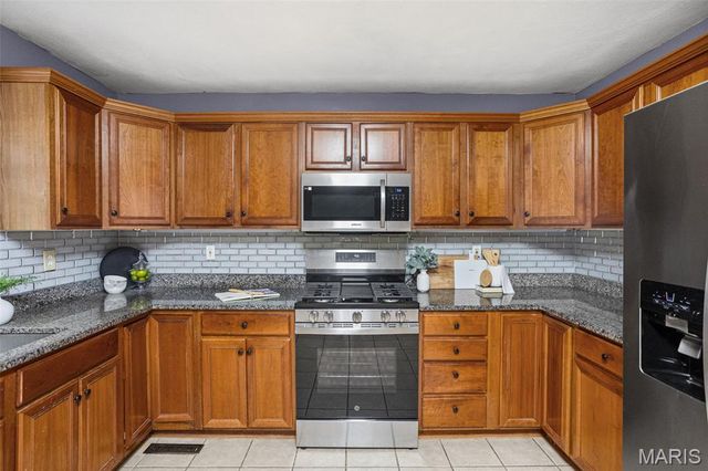 30 Brookshire Lane, Edwardsville, IL 62025