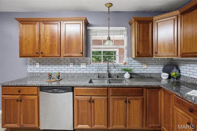 30 Brookshire Lane, Edwardsville, IL 62025