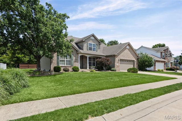 30 Brookshire Lane, Edwardsville, IL 62025