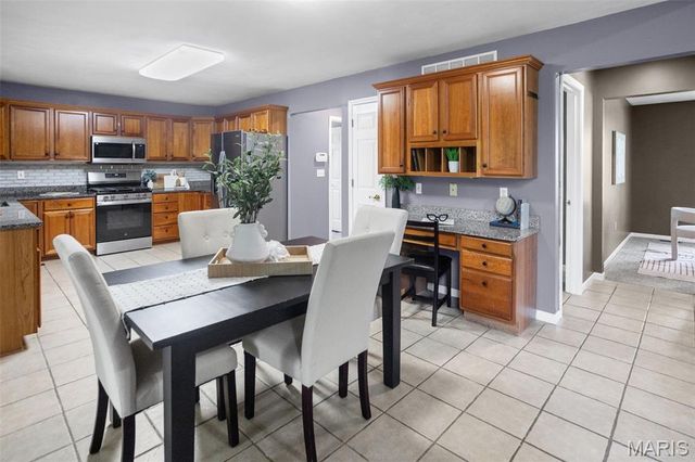 30 Brookshire Lane, Edwardsville, IL 62025