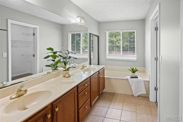 30 Brookshire Lane, Edwardsville, IL 62025