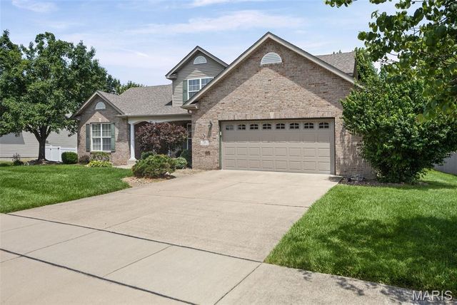 30 Brookshire Lane, Edwardsville, IL 62025