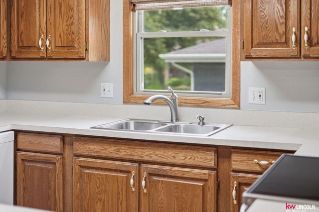 4721 S 44 Street, Lincoln, NE 68516