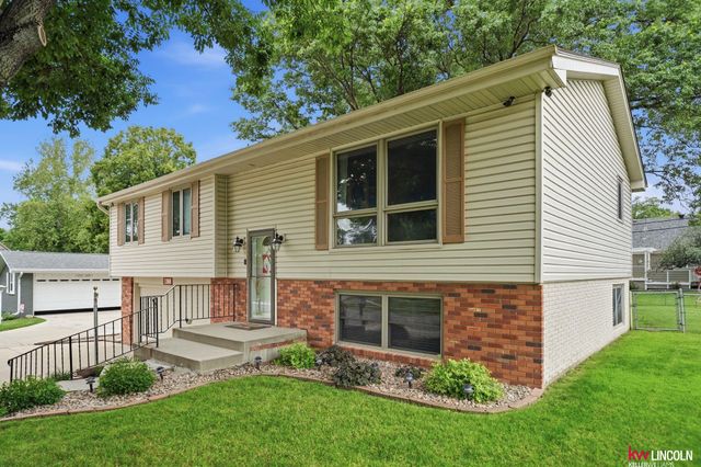 4721 S 44 Street, Lincoln, NE 68516