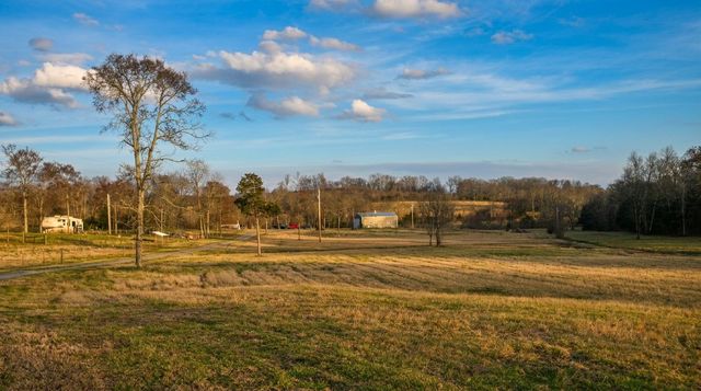 750 Railroad Rd, Wartrace, TN 37183