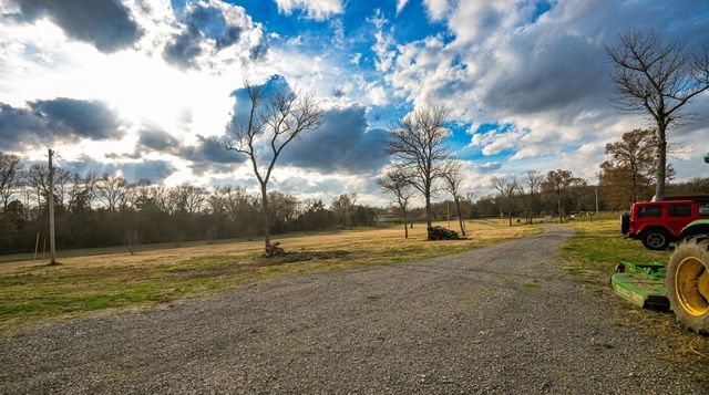 750 Railroad Rd, Wartrace, TN 37183