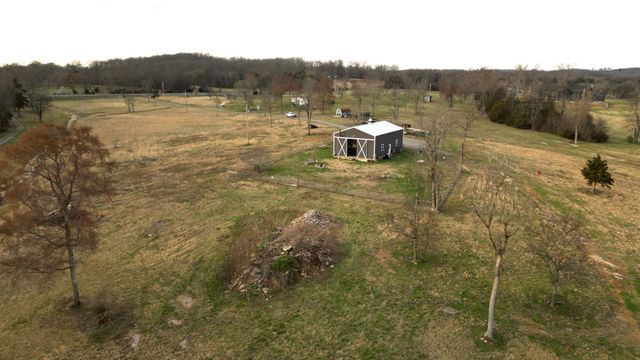 750 Railroad Rd, Wartrace, TN 37183
