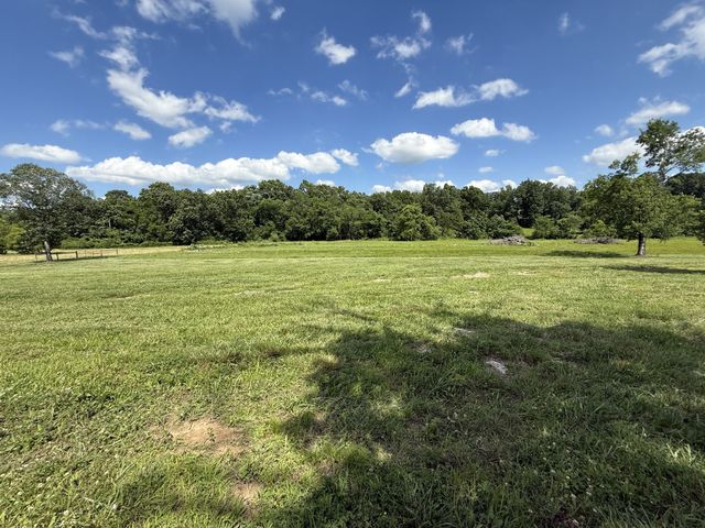 750 Railroad Rd, Wartrace, TN 37183
