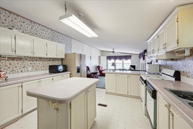 6505 County Road 200, Brookeland, TX 75931