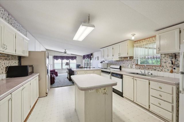 6505 County Road 200, Brookeland, TX 75931