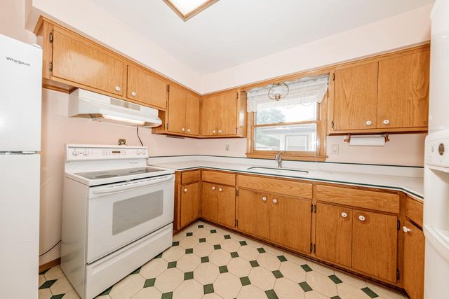 5624 S Indiana AVENUE, Cudahy, WI 53110
