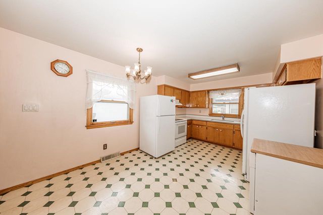 5624 S Indiana AVENUE, Cudahy, WI 53110