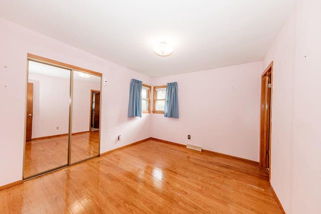 5624 S Indiana AVENUE, Cudahy, WI 53110