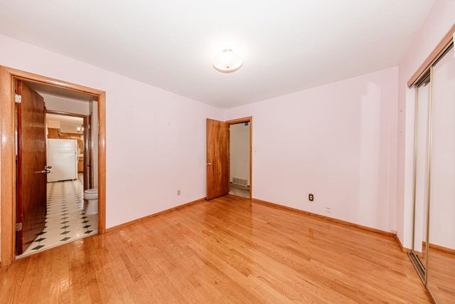 5624 S Indiana AVENUE, Cudahy, WI 53110