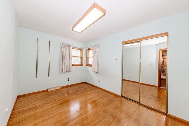 5624 S Indiana AVENUE, Cudahy, WI 53110