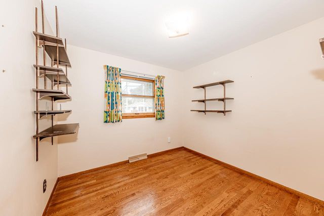 5624 S Indiana AVENUE, Cudahy, WI 53110