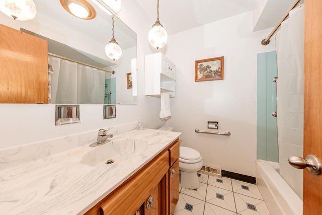 5624 S Indiana AVENUE, Cudahy, WI 53110