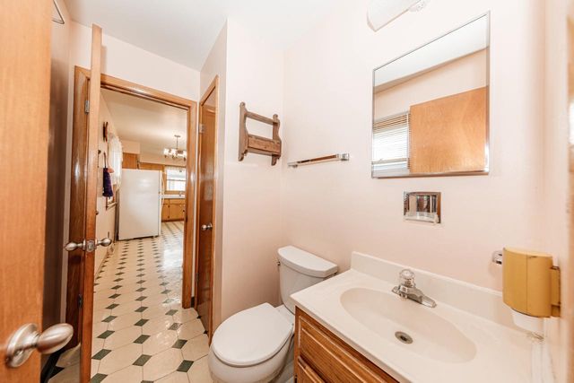 5624 S Indiana AVENUE, Cudahy, WI 53110