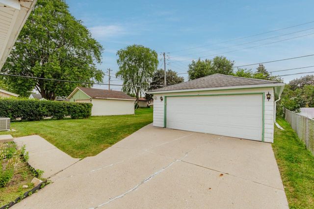 5624 S Indiana AVENUE, Cudahy, WI 53110