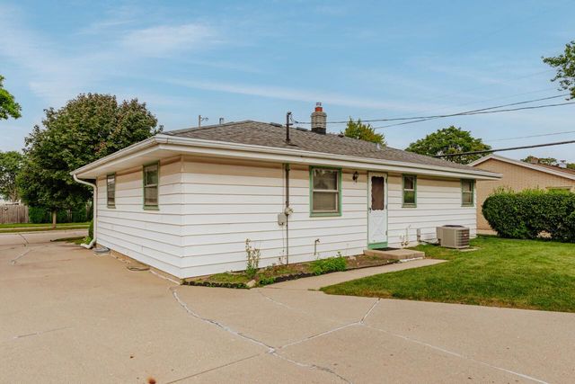 5624 S Indiana AVENUE, Cudahy, WI 53110