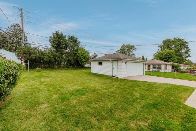 5624 S Indiana AVENUE, Cudahy, WI 53110