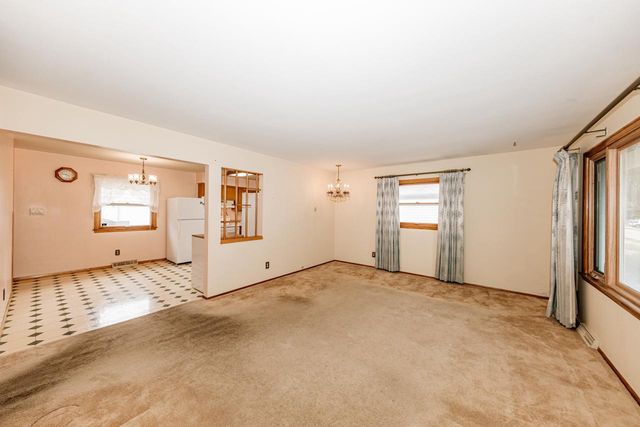 5624 S Indiana AVENUE, Cudahy, WI 53110