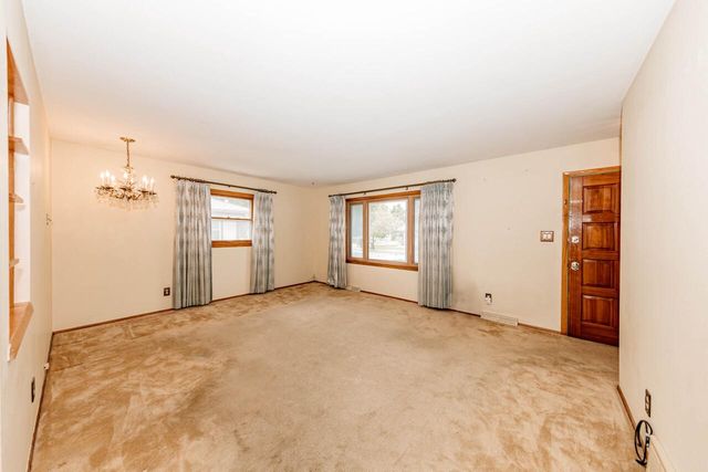 5624 S Indiana AVENUE, Cudahy, WI 53110