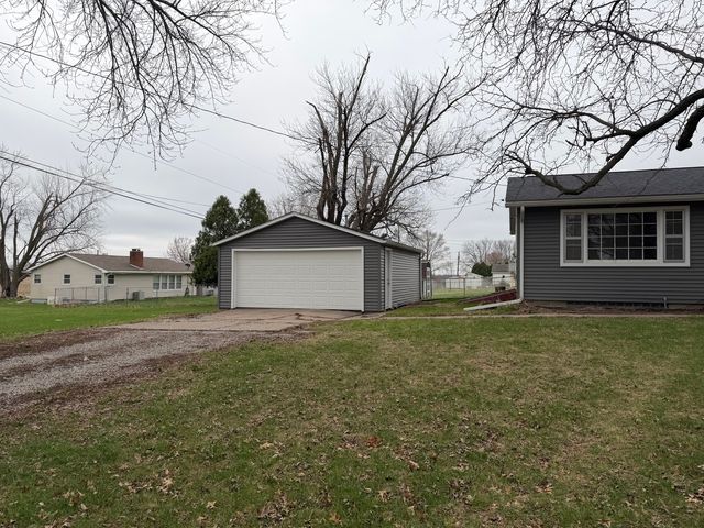 5125 W 49th Street, Davenport, IA 52806