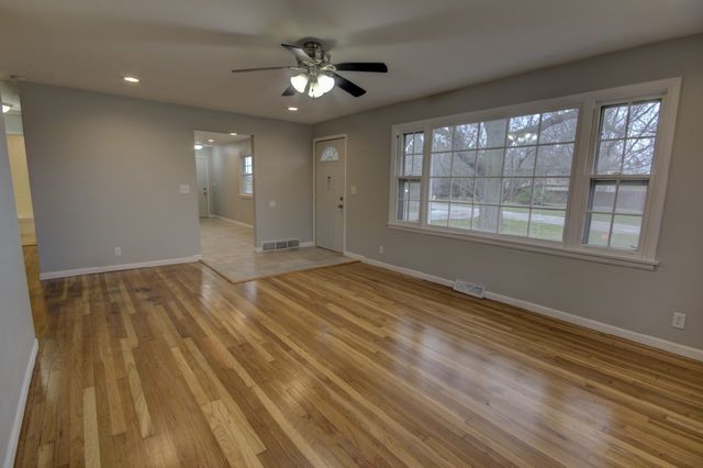 5125 W 49th Street, Davenport, IA 52806