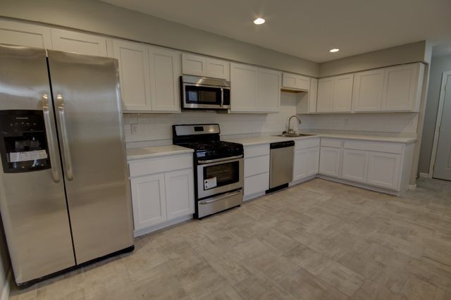 5125 W 49th Street, Davenport, IA 52806