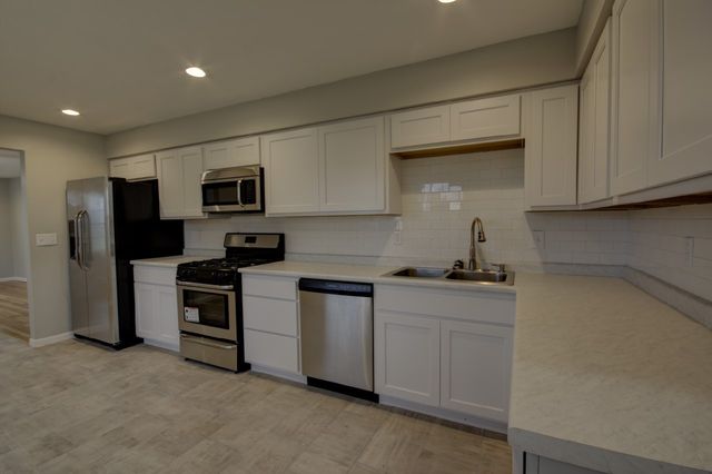 5125 W 49th Street, Davenport, IA 52806