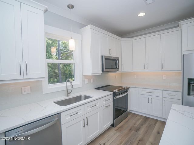 104 SE 6th Street, Oak Island, NC 28465