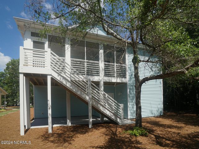 104 SE 6th Street, Oak Island, NC 28465