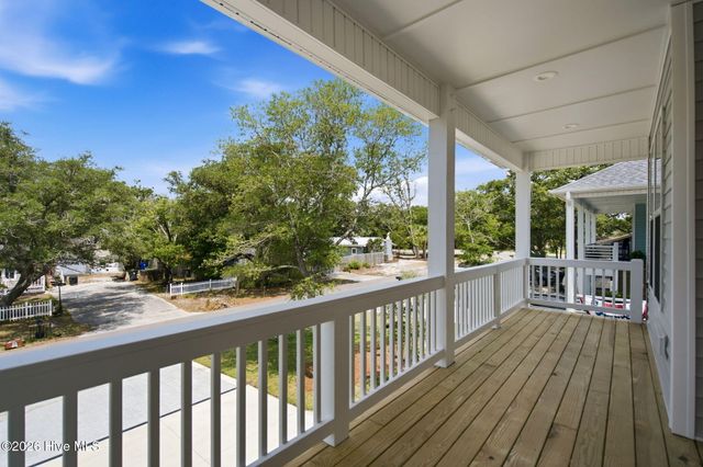 104 SE 6th Street, Oak Island, NC 28465
