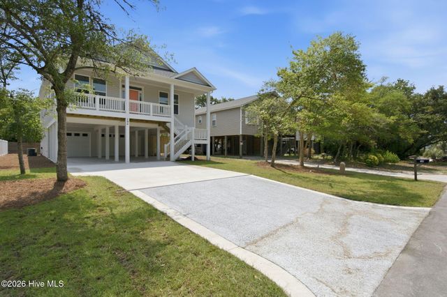 104 SE 6th Street, Oak Island, NC 28465