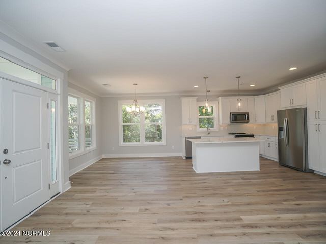 104 SE 6th Street, Oak Island, NC 28465