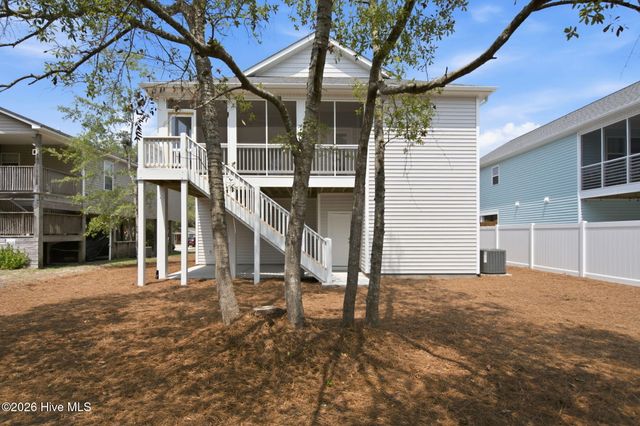104 SE 6th Street, Oak Island, NC 28465