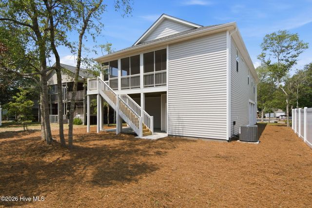 104 SE 6th Street, Oak Island, NC 28465