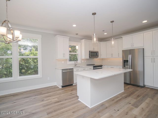 104 SE 6th Street, Oak Island, NC 28465