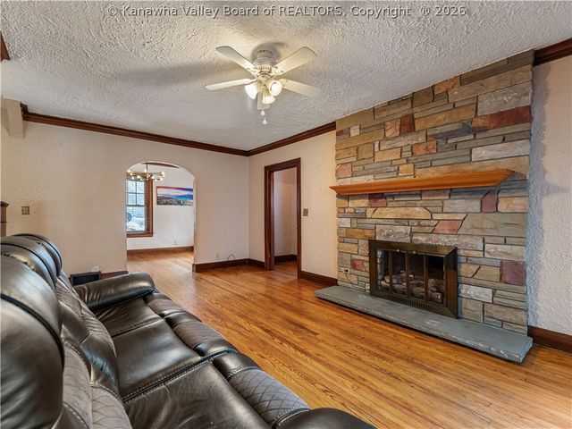 6 Varsity Drive, Charleston, WV 25302