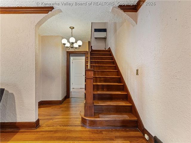 6 Varsity Drive, Charleston, WV 25302