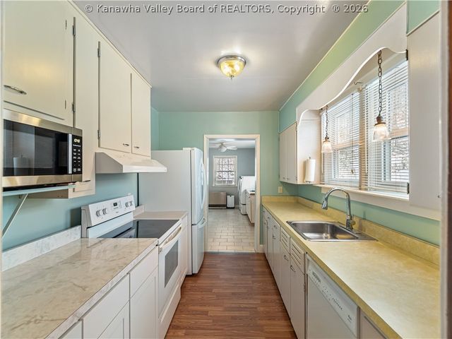 6 Varsity Drive, Charleston, WV 25302